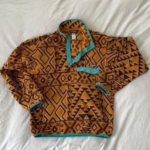 2000s style Patagonia fleece sweater